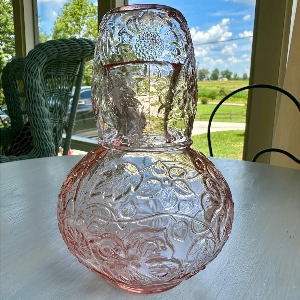 VINTAGE, 1930’S ANTIQUE, PRESSED GLASS WATER CARAFE WITH CUP LID.